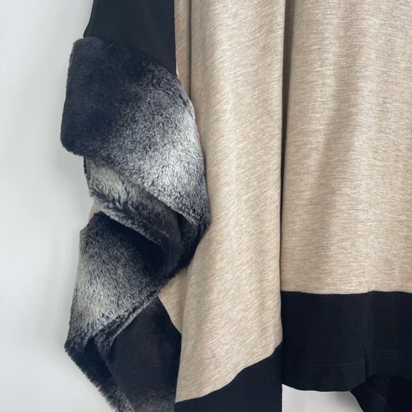 Beautiful Faux Fur Poncho - Picture 2 of 4
